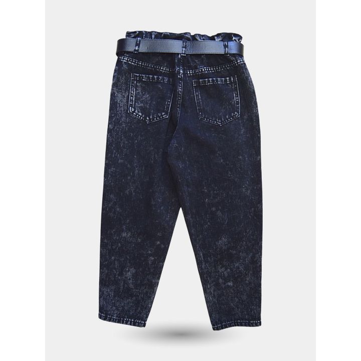 Retro dei pantaloni jeans neri delavé con tasche applicate