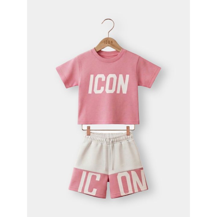 Completo ICON rosa da bambina con t-shirt e short appesi alle grucce