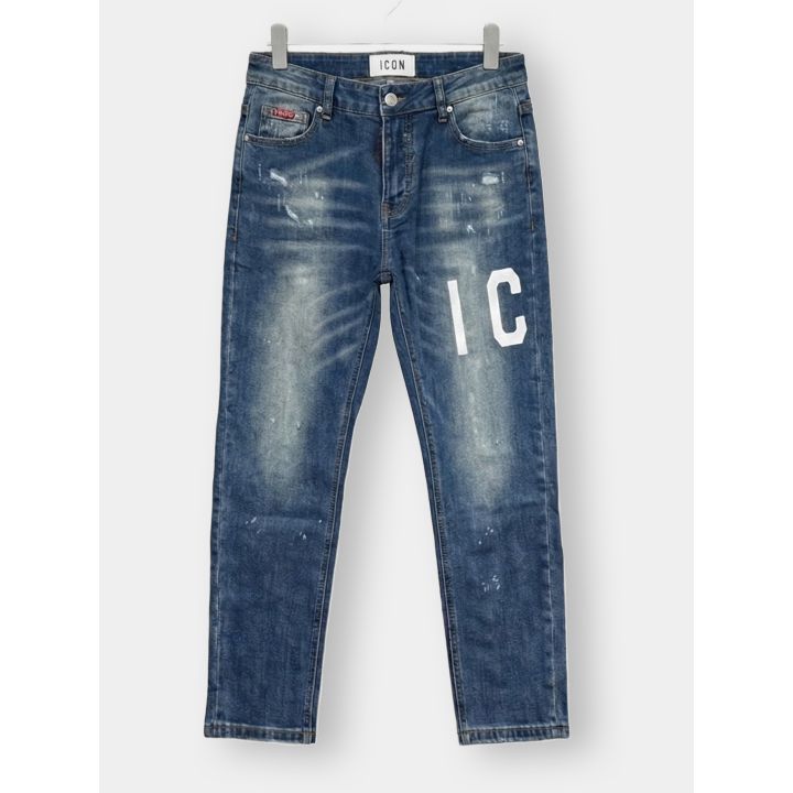 Jeans ICON blu sfumato da ragazzo vista frontale con logo IC bianco