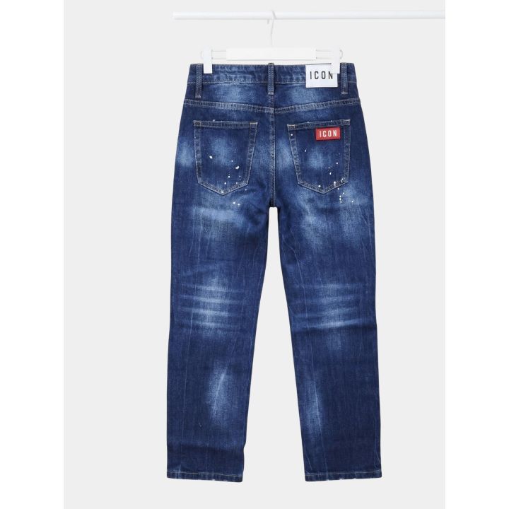 Retro dei jeans ICON blu scuro con patch rossa sulla tasca