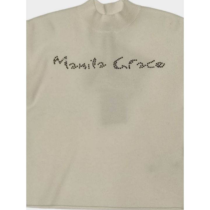 Dettaglio della scritta Manila Grace in brillantini sul petto