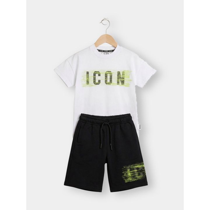 Completo ICON da ragazzo con t-shirt bianca e short neri vista frontale
