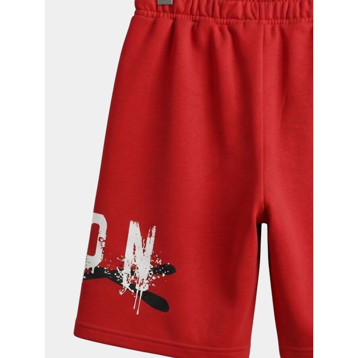 Dettaglio del logo ON a spruzzo sul retro del bermuda rosso
