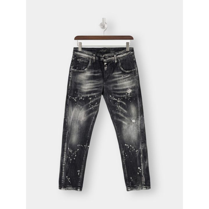 Jeans Patriot grigi su gruccia vista frontale con schizzi di vernice bianca