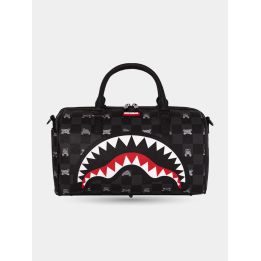 Mini borsone Sprayground grigio a scacchi vista frontale con bocca di squalo