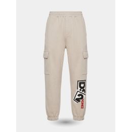 Pantalone DS2 beige vista frontale con tasche cargo e maxi logo sulla gamba