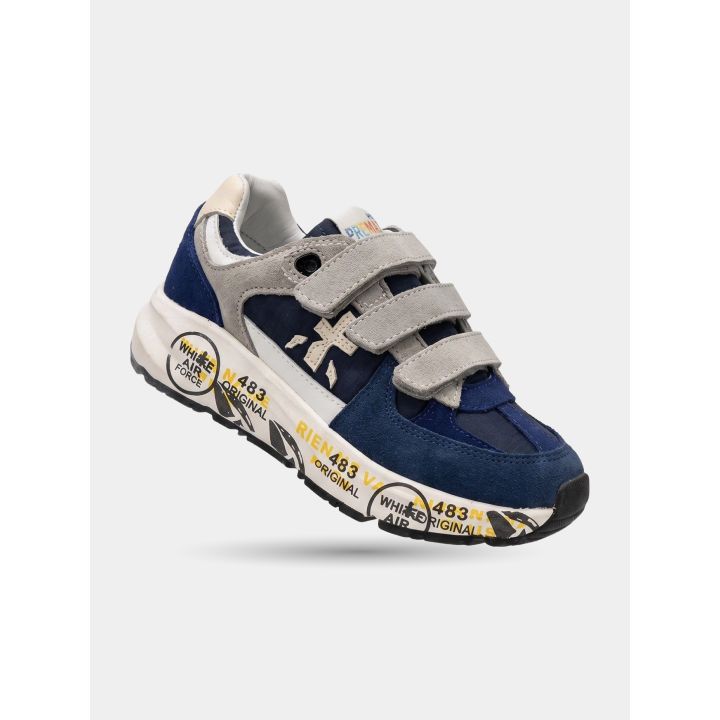Sneakers Premiata blu e grigie, lato con il logo e la suola alta