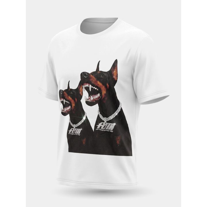 T-shirt bianca con dobermann vista di tre quarti