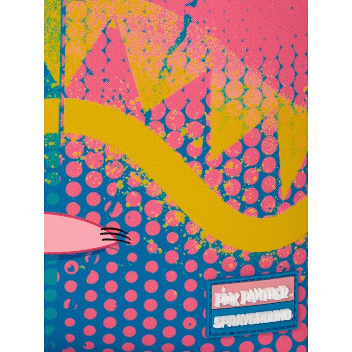 Dettaglio dell'etichetta Pink Panther e dei puntini rosa