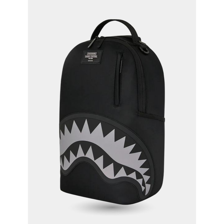 Zaino Sprayground Shark Central nero visto di tre quarti