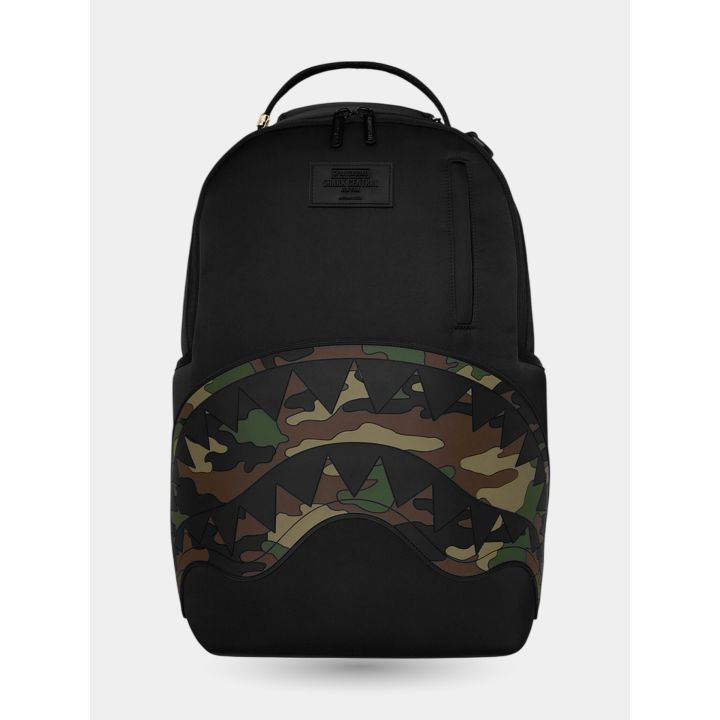 Zaino Sprayground nero vista frontale con bocca di squalo camouflage