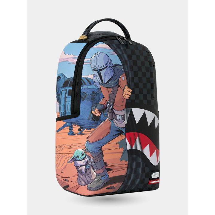 Zaino Sprayground Mando e Grogu visto di tre quarti dall'altro lato