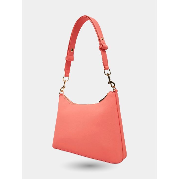 Borsa rosa corallo vista di lato con manico e moschettoni dorati