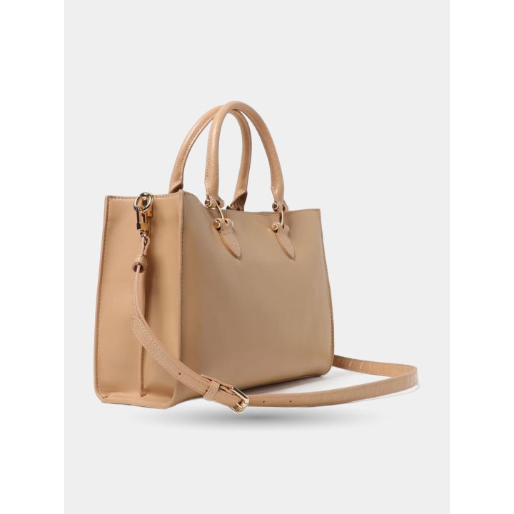 Borsa a mano beige vista di tre quarti con tracolla removibile