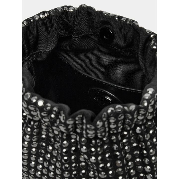 Interno del secchiello nero con chiusura a clip magnetica