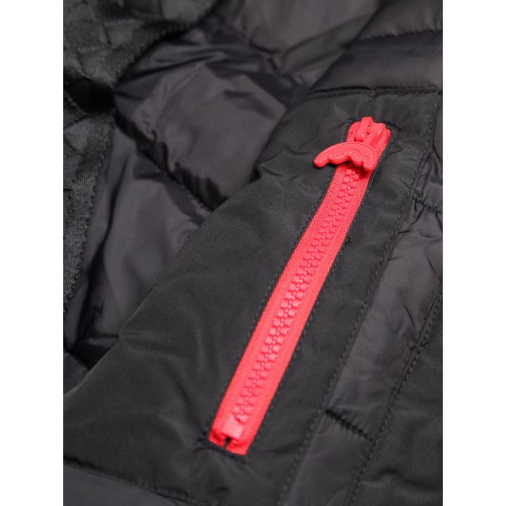 Tasca interna con zip rossa del giubbotto imbottito
