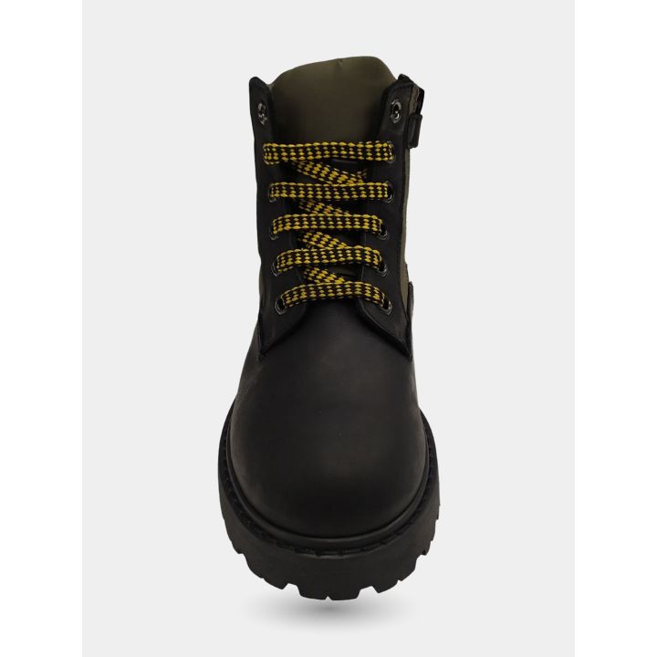 Stivaletto Bikkembergs nero visto di fronte con lacci gialli e neri