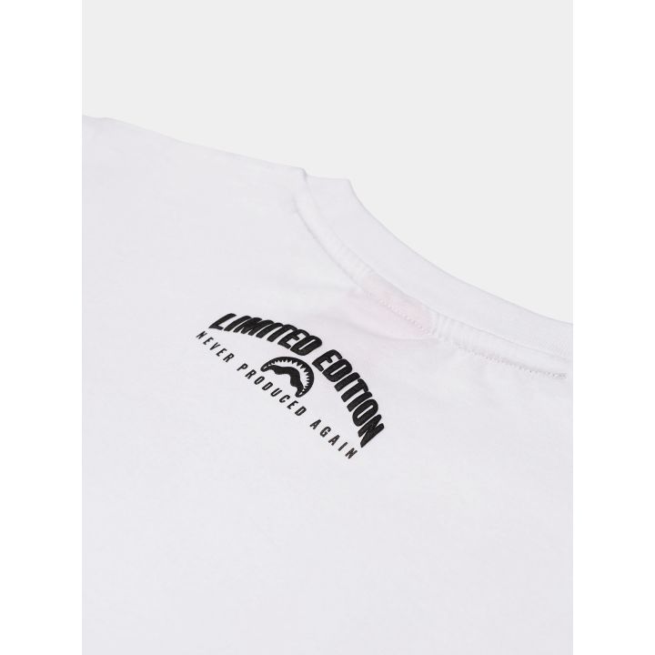 Stampa nera con lo squalo sul retro della t-shirt, sotto il collo
