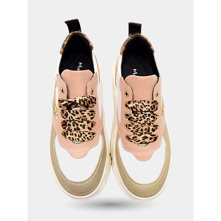 Sneakers viste dall'alto con lacci in stampa leopardata