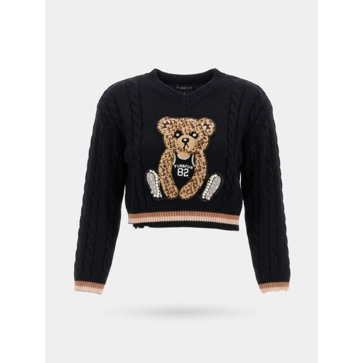 Maglione FUN&FUN nero a trecce, vista frontale con orsetto ricamato