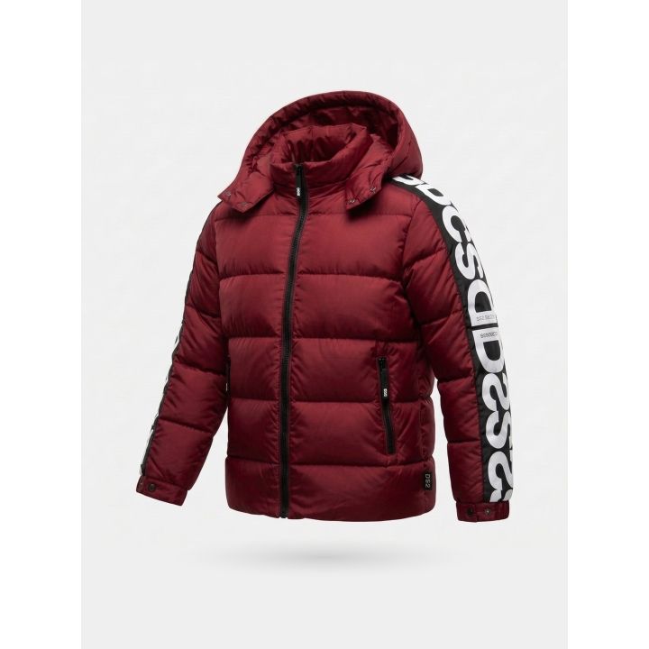Giubbotto DS2 ragazzo bordeaux con cappuccio e fascia lettere DS2 sulle maniche, vista di tre quarti