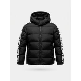 Giubbotto DS2 Drop Season 2 ragazzo nero con cappuccio e fascia lettere DS2 sulle maniche, vista frontale