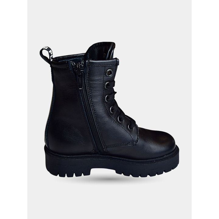 Stivaletto nero John Richmond dal lato interno con la zip