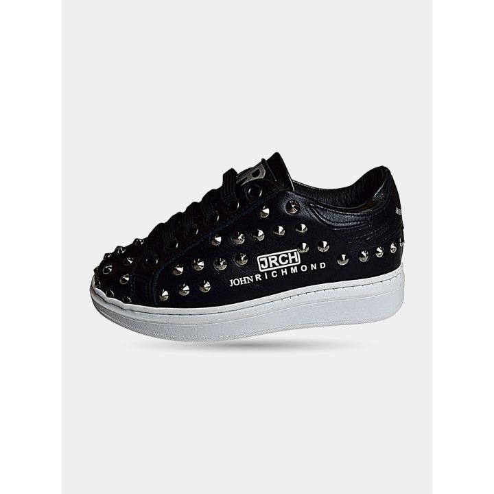 Sneakers nere con borchie e logo JRCH John Richmond, vista di tre quarti