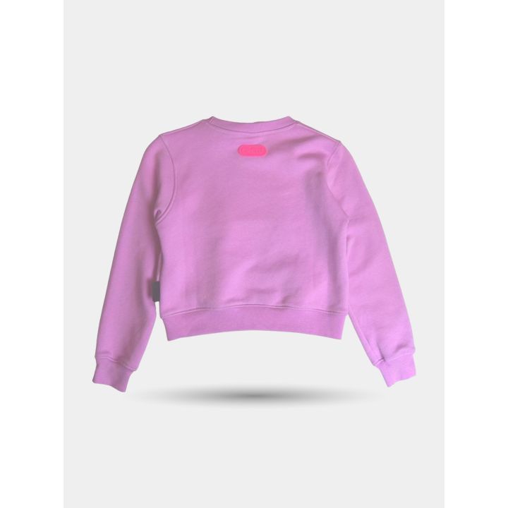 Retro della felpa GCDS lilla corta con la placca rosa sotto il collo