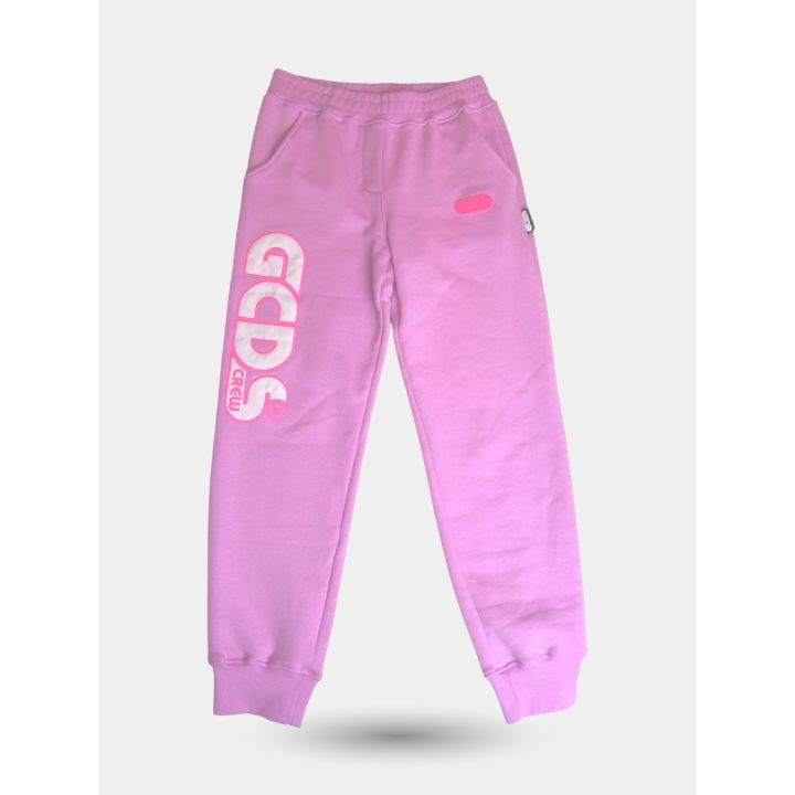 Pantalone tuta GCDS lilla vista frontale con logo Crew e placca rosa