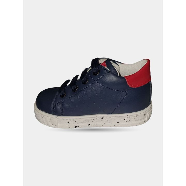 Sneakers blu Falcotto viste dal lato interno con le traforature