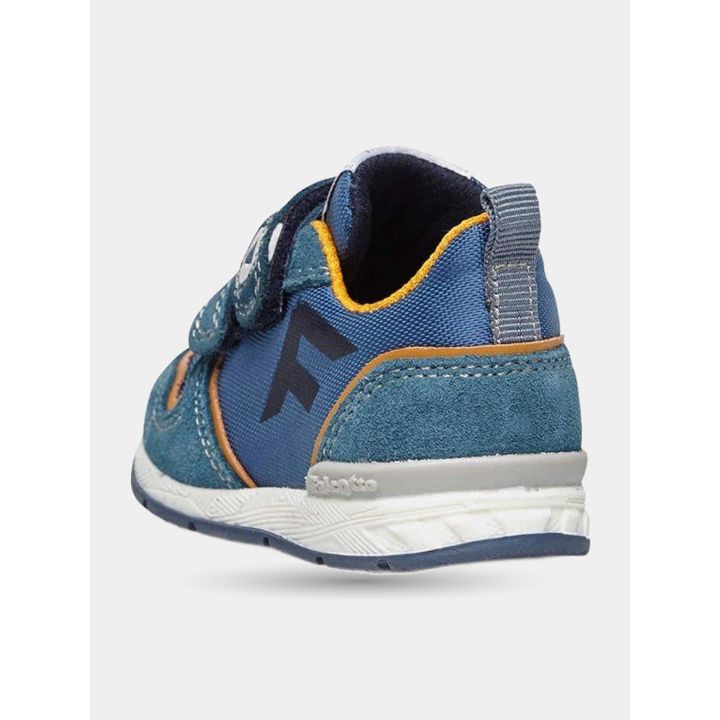 Retro delle sneakers blu con interno arancio