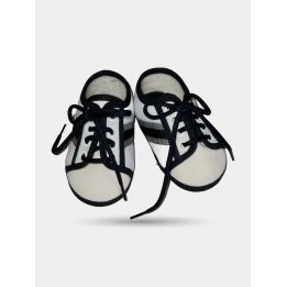 Scarpe da cerimonia Aletta bianche da neonato viste dall'alto con lacci scuri